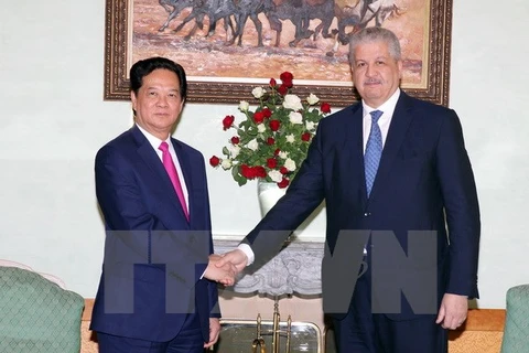Le Premier ministre vietnamien Nguyen Tan Dung et son homologue algérien Abdelmalek Sellal. (Source: VNA)
