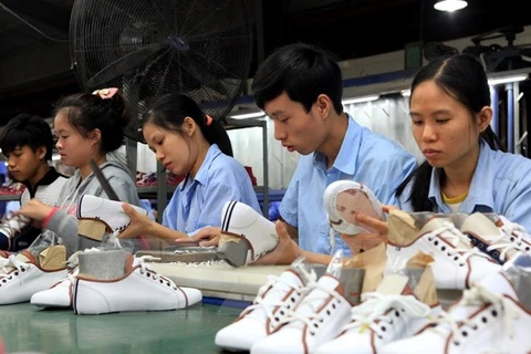 Des chaussures et sandales seront des produits clés vietnamiens exportés vers l'Europe. Photo: VNA