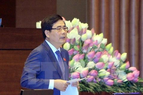 Le ministre de l'Agriculture et du Développement rural Cao Duc Phat répond aux interpellations des députés de l'AN. Photo: VNA