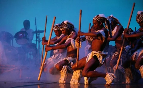 Spectacle en l'honneur des 40 ans de relations diplomatiques Vietnam-Mozambique. 