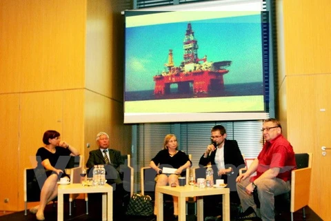 Un colloque sur la Mer Orientale a eu lieu le 11 juin au siège du journal Gazeta-Wyborcza, à Varsovie, en Pologne. (Source : VNA)
