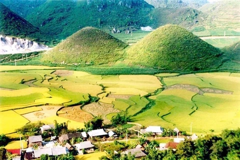Une vue générale de la «Montagne doublée de la Fée» à Hà Giang. Photo : Internet