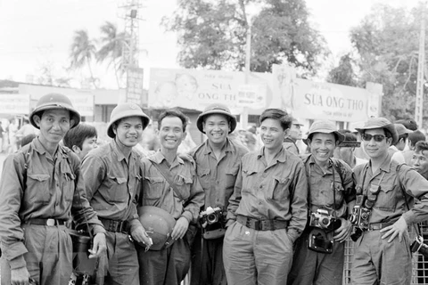 Вот они – корреспонденты ВИА и Агентства новостей "Освобождение", которые приняли участие в операции имени Хо Ши Мина, апрель 1975 года. (Фото: ВИА)