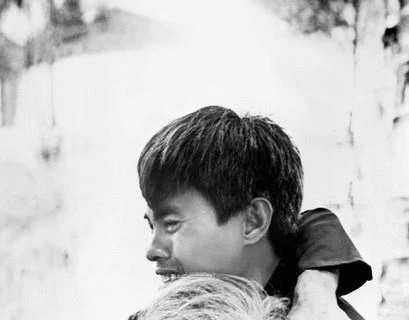 Фотограция “Встреча матери c сыном-солдатом” принесла автору Лам Хонг Лонгу первую премию Хо Ши Мина – 1996 г. (Фото: Лам Хонг Лонг / ВИА)