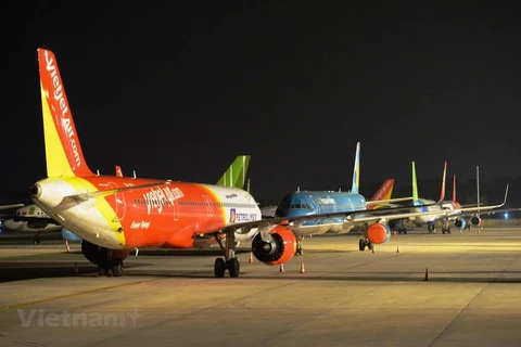 Самолеты простаивают в аэропорту Нойбай. (Фото: Хоанг Ань / Vietnam +)