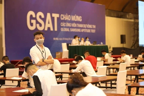 Экзамен в компании Самсунг по набору новых работников. (Фото: Корр./Vietnam +)
