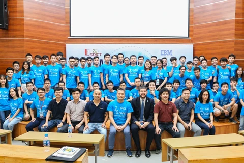 Коллектив отделения компании IBM во Вьетнаме. (Фото: Корр./Vietnam+)