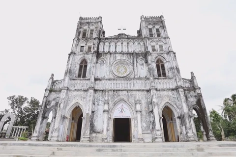 Церковь Мангланг: частица Европы на земле “желтых цветов на зеленой траве”
