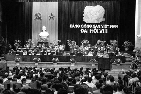VIII Национальный съезд Коммунистической партии Вьетнама проходил с 28 июня по 1 июля 1996 г. в Ханое. (Источник фото: ВИА)