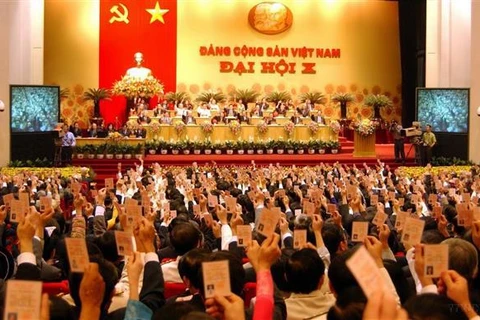 На фото: X Национальный съезд Коммунистической партии Вьетнама (18-25 апреля 2006 г.), Ханой. (Фото: ВИА)