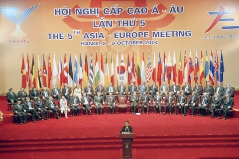 Вьетнам успешно организовал 5-й Саммит Азия - Европа (ASEM 5) в Ханое, 8-9 октября 2004 г. (Фото: ВИА)