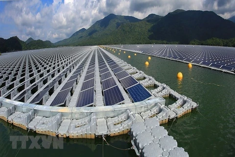 Аккумуляторная система солнечной электростанции на гидроэлектростанции Да Ми мощностью 47,5 МВт. (Фото: ВИА)
