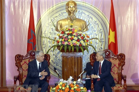 Председатель Национального собрания Нгуен Фу Чонг принимает премьер-министра Марокко Аббаса Эль Фасси, находящегося с официальным визитом во Вьетнаме (Ханой, 24 ноября 2008 г.). (Фото: Ньян Шанг/ВИА)