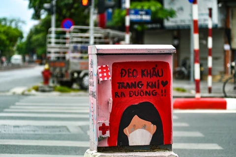 Электрические будки были раскрашеные агитационными лозунгами о противоэпидемической работе. (Фото: ВИА)