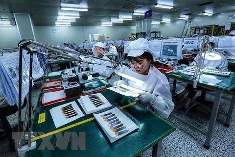 Линия тестирования электронных плат на корейском предприятии в индустриальном парке Йенфонг. (Фото: Зань Лам / ВИА)