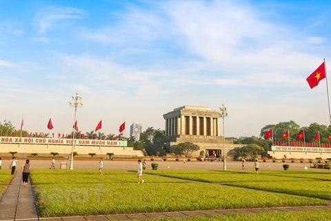 Площадь Бадинь сегодня остается самой большой площадью во Вьетнаме, она находится напротив современного здания Национального собрания. Площадь - это место, где проходят парады по случаю крупных праздников, а также место посещения для туристов и ханойцев. 