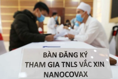 Вьетнамское клиническое испытание вакцины NANO COVAX против COVID-19. (Фото: Тхань Тунг / ВИА)