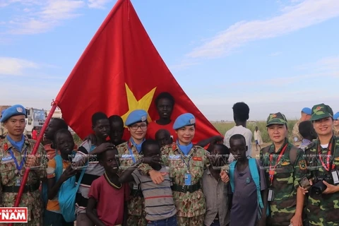 Вьетнамские миротворцы - дружелюбные и друзья коренных жителей Южного Судана. (Фото: предоставлено Департаментом по поддержанию мира Вьетнама)