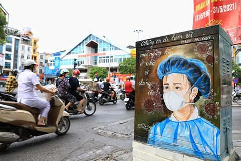 Образ врачей и медсестер на улицах Вьетнама. (Фото: ВИА / Vietnam+)