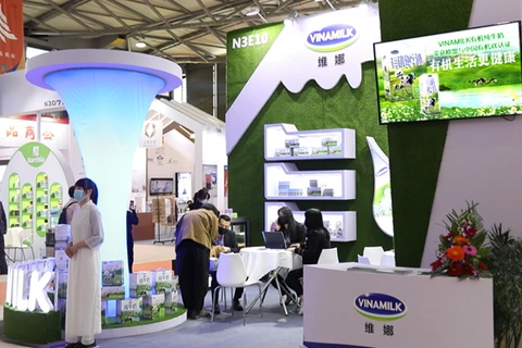 Органическое свежее молоко Vinamilk - продукт, представленный на выставке FHC Shanghai 2021, отвечает «двойным стандартам» европейских органических и китайских органических продуктов. (Источник: Vietnam +)