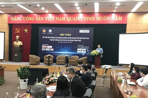 Заместитель министра промышленности и торговли До Тханг Хай выступает на конференции. (Фото: ВИА)