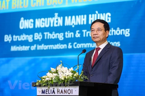 Министр Нгуен Ман Хунг выступает на конференции. (Фото: Минь Шон / Vietnam+)