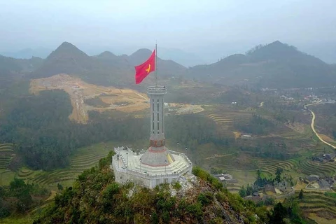 Флагшток Лунгку расположен на пике Лунгку, также известном как гора Дракона (Лонгшон), на высоте около 1.470 м над уровнем моря, в общине Лунгку, уезд Донгван, провинция Хажанг. (Фото: ВИА)