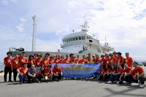 Особое путешествие вьетнамского флага: возвращение из кругосветного путешествия обратно на Чыонгша