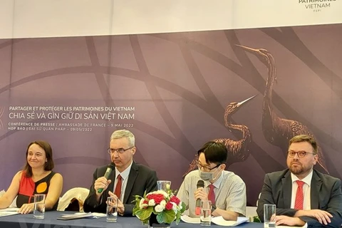 Посол Франции во Вьетнаме Николас Вагнери на выставке по защите французского особняка в Ханое. (Фото: ВИА)