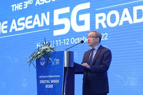Заместитель министра информации и коммуникаций Фан Там выступает на конференции АСЕАН по 5G. (Фото: Минь Шон/Vietnam+)
