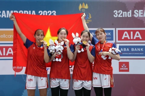 Женская баскетбольная команда 3x3 превосходно обыграла женскую команду Филиппин в финале, завоевав первую золотую баскетбольную медаль в истории SEA Games для вьетнамского баскетбола. (Фото: ВИА)