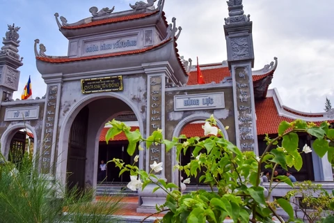 Пагода Шиньтон Донг также является духовной вехой, подтверждающей священный и нерушимый суверенитет Вьетнама над морем и островами. Пагода была построена на площади 500 м2, включая трехсторонние ворота, главный зал и дом монаха. (Фото: Vietnam+)