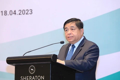 Министр планирования и инвестиций Нгуен Тьи Зунг выступает на Конференции. (Фото: Vietnam+)