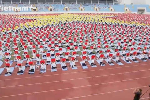 Занятие йоги с самым большим количеством участников во Вьетнаме