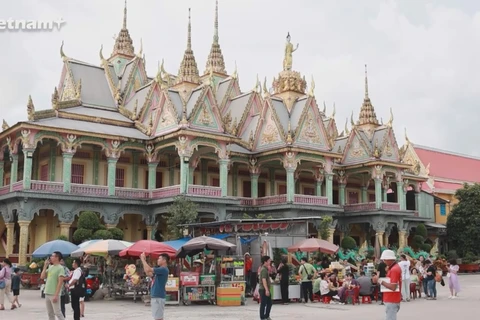 Пагода с самой большой статуей лежащего Будды во Вьетнаме в Шокчанге