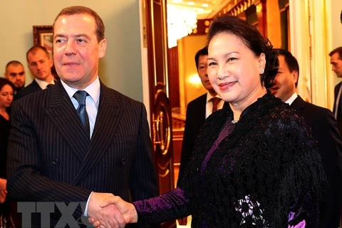 Председатель Национального Собрания Нгуен Тхи Ким Нган на встрече в Москве с премьер-министром Дмитрием Медведевым. (Фото: Чонг Дык/ВИА)
