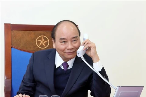Премьер-министр Нгуен Суан Фук провел телефонные переговоры с президентом Индонезии. (Фото: Тхонг Нят/ВИА) 