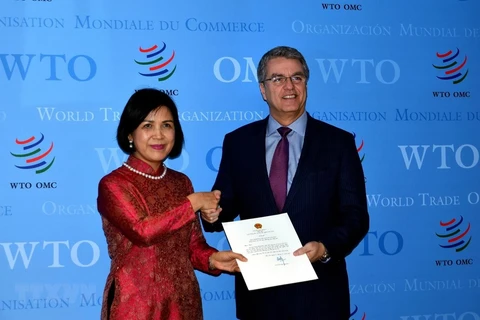 Посол Ле Тхи Туйет Май вручила верительную грамоту Генеральному директору ВТО Роберто Азеведо. (Фото:ВИА)