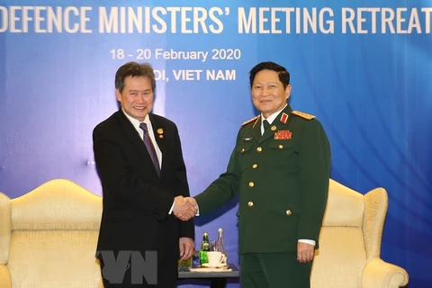 Министр обороны Нго Суан Лить и Генеральный секретарь АСЕАН Лим Джок Хой. (Фото: Зыонг Зянг/ВИА)