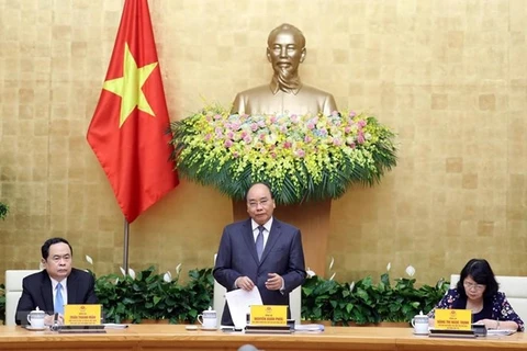 Премьер-министр Нгуен Суан Фук выступает на собрании (Фото: ВИА)