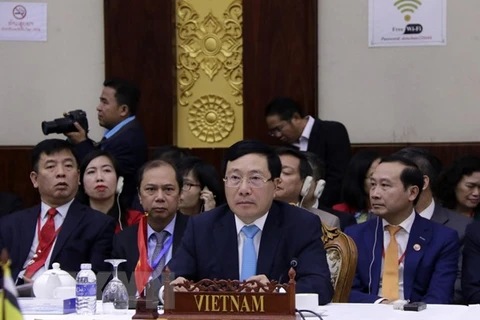Заместитель премьер-министр и Министр иностранных дел Фам Бинь Минь на встрече. (Фото: Фам Киен/ВИА)