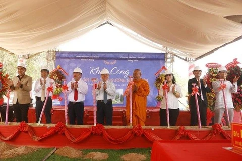 Церемония старта строительства туристического объекта Жиенгтиен в провинции Шокчанг. (Фото: http://baosoctrang.org.vn)
