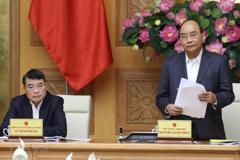 Премьер-министр Нгуен Суан Фук выступает на заседании. (Фото: Тхонг Нят/ВИА)