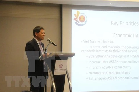 На мероприятии выступает посол Вьетнама в Малайзии Ле Куи Куин. (Фото: ВИА)