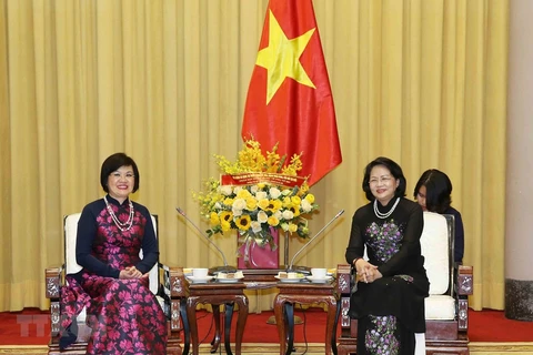 Вице-президент Вьетнама Данг Тхи Нгок Тхинь и Посол Нгуен, почетный председатель женской группы сообщества АСЕАН (ACWG) 