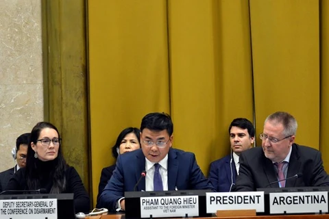 Помощник министра иностранных дел Вьетнама Фам Куанг Хьеу на пленарном заседании Конференции по разоружению (КР) в Женеве. (Фото: ВИА)