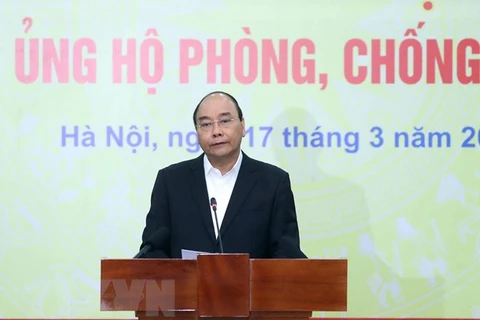 Премьер-министр Нгуен Суан Фук выступил на церемонии запуска компании по поддержке профилактики COVID-19. (Фото: Тхонг Нят / ВИА)