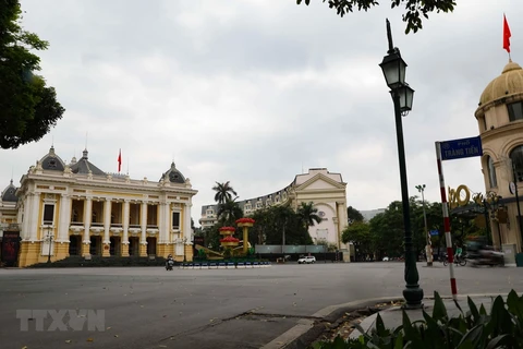 Площадь Августовской революции в Ханое во время эпидемии COVID-19. (Фото: ВИА) 