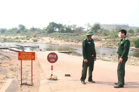 Пограничные службы Куангxи контролируют пересечение границы между Вьетнамом и Лаосом (Источник: ВИА)