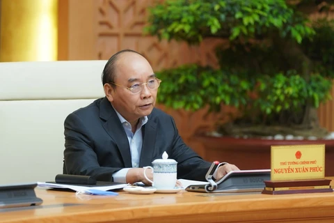 Премьер-министр Нгуен Суан Фук на совещания подготовки 8 апреля к всевьетнамской видеоконференции.